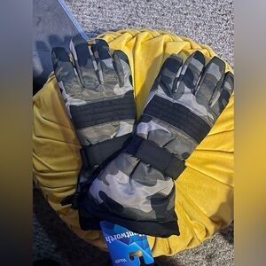 Camouflage Kids Ski Gloves NWT